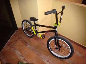 Vendo Bicicleta Bmx Profesional Poco Uso