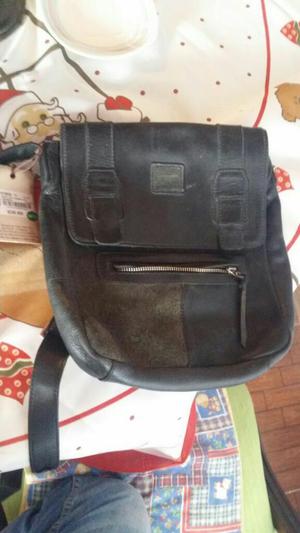 Bolso en Puro Cuero Marka Velez de Hombre Como Nuevo