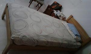 Cama individual con colchón de espuma