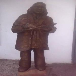 Escultura de cuerpo entero echa en bronce - Medellín