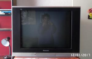 ¡ Excelente televisor Panasonic convencional !
