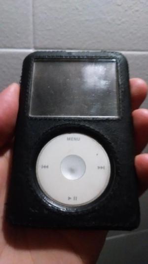 iPod classic 160 GB con estuche de cuero marca Griffin