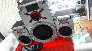 Gris Negro Y Rojo Conjunto De Altavoces