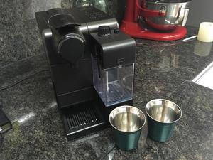 Cafetera Nespresso Lattissima Touch Black Titanium Nuevo