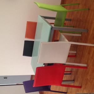 Mesa de Comedor y sillas moderno