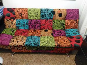 Sofa Cama de Colores en Perfecto Estado - Envigado
