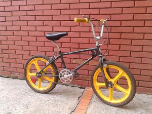 Vendo bicicleta BMX rines de Carga en Teflon marco reforzado