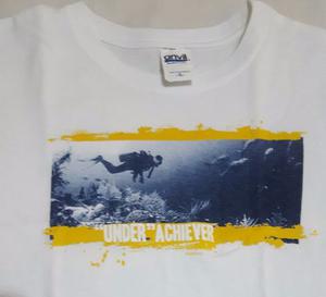 Camiseta Under Achiever - Motivos Mar Y Buceo