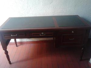 Vendo 2 escritorios elegantes en cuero y madera fina