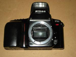 Cámara Nikon F50 Para Arreglar Sola.