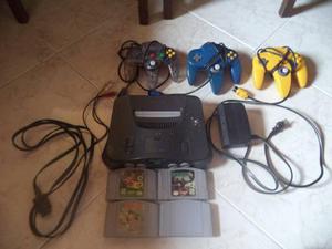 Nintendo 64 + 4 Cartuchos De Juego + 3 Controles