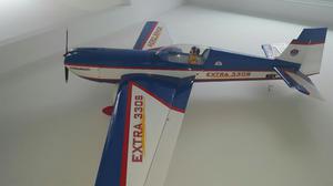 Aeromodelo Extra 330