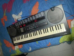 Organeta Yamaha Pss795
