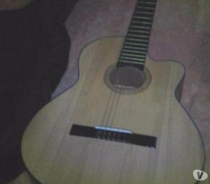Guitarra acústica por. Solo. $120.000