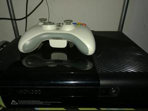 Vendo Xbox 360 Slim Original 2 Controles