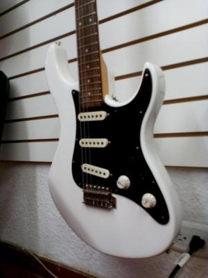 guitarra Yamaha EG303 impecable en ALMAENFURIA