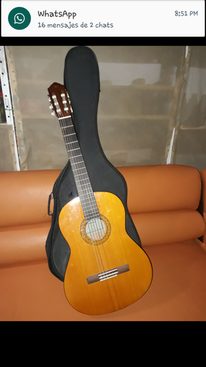 guitarra YAMAHA C40