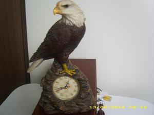 una aguila reloj pata decorar derorar