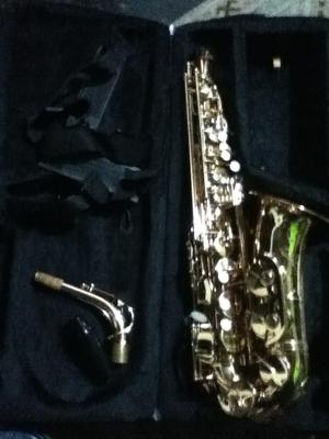 Saxofon tenor JVC