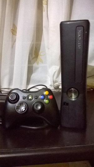 Xbox 360 Slim de 4GB lt 3.0