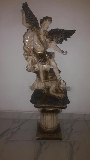 Estatua Angel San Miguel