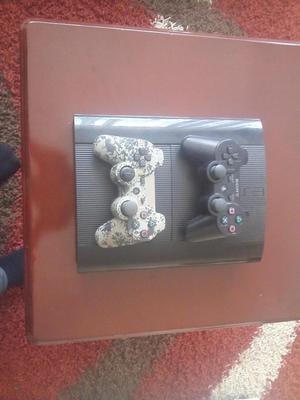 PS3 Super Slim con 2 controles y 2 juegos fisicos