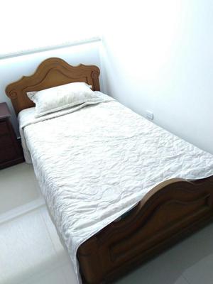 GANGAZO CAMA SENCILLA Y MESA DE NOCHE EN ROBLE