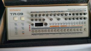Roland TR09 drum machine caja de ritmos