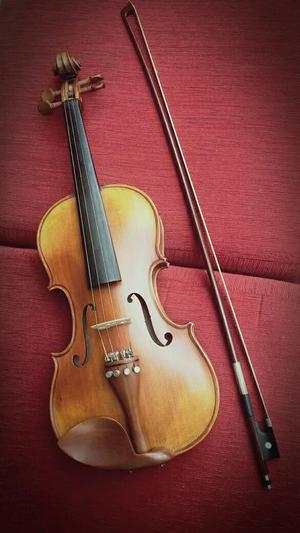 Violín Greko 4/4 con estuche duro y accesorios