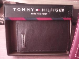 Vendo billetera TOMMY HILFIGER Original.