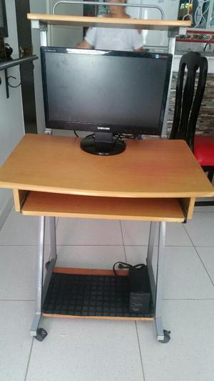 Vendo Mesa para Pc Monitor Regulador