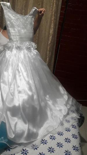 Se Vende Hermoso Vestido de Comunion