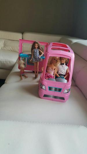 Carro de La Barbie con 3 Barbies