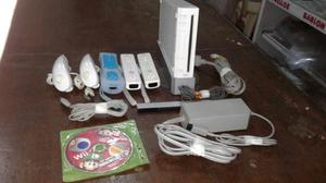 Nintendo Wii, 3 controles y 2 nunchuck