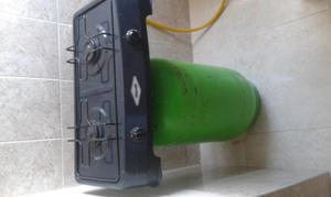 Vendo Cocineta/Estufa Arezzo Haceb y Cilindro de gas de 40