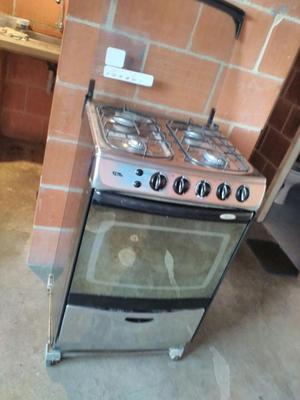 Vendo Estufa Wirpool con Horno a Gas Y E