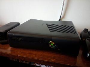 Xbox 360 Slim 4gb Negra 2 Controles 5 Y Juegos Originales