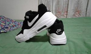 NIKE Suela Blanca