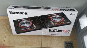 Numark Mixtrack PRO 3 NUEVA!