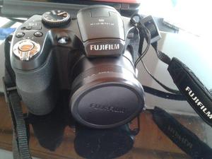 Camara Semiprofesional Fujifilm 18x, 14megapixels