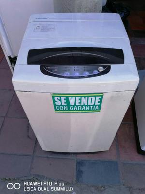 Vendo Lavadora Electrolux Digital de 18 Libras de Capacidad