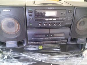Grabadora marca sony 1 cd doble casetera con radio am y fm