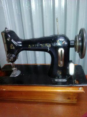 Maquina de Coser Antigua