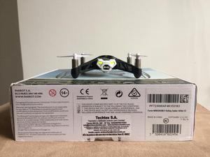 Drone Rolling Spider de PARROT, vuela y rueda