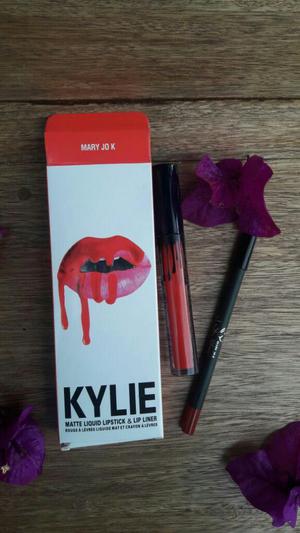 Kylie Labial, Sombras