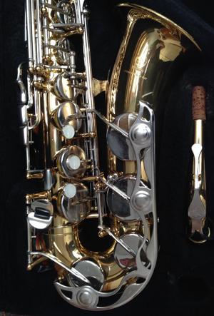 Saxofón Alto Yamaha Yas26