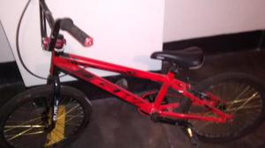 se vende bicicleta de bmx marca GW, tiene muy poco uso