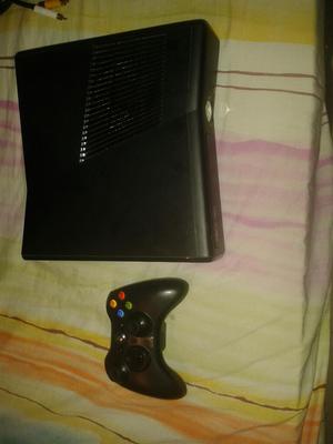 Xbox 360 Slim Usada con Un Control
