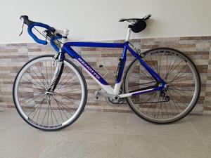 Bicicleta Ruta Benotto. Grupo Sora. Marco Aluminio. Tenedor