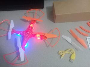 drone con control remoto le puede adaptar camara